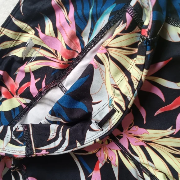 Avia Athletic Capri (L)& Tank (XL) Outfit - Picture 11 of 14